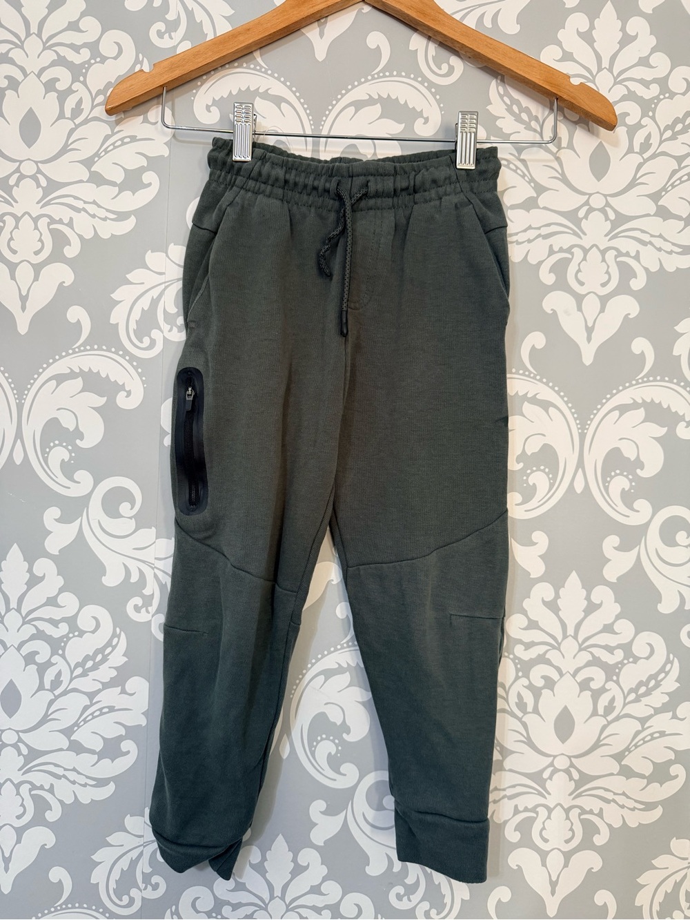 💫10/$25 • Athletic Works Olive Green Jogger Pants with Zip Pocket